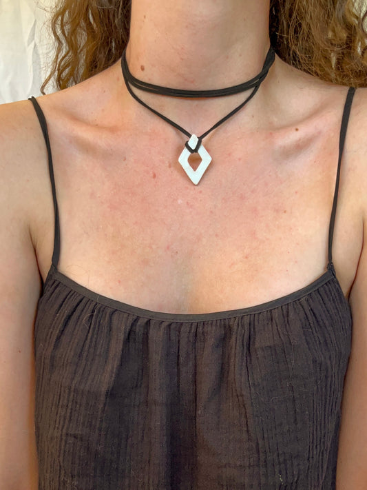 Collar Rombo Blanco